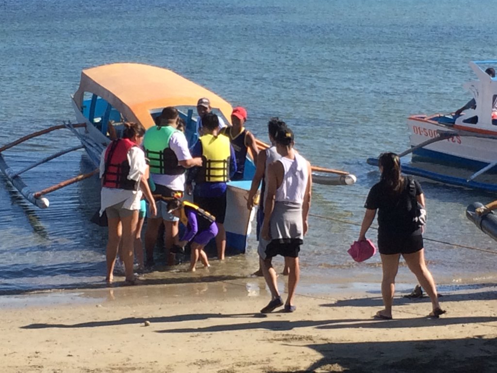 Hundred Islands island hopping