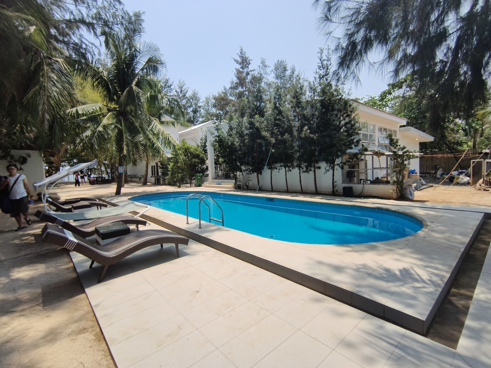 Pool & jacuzzi